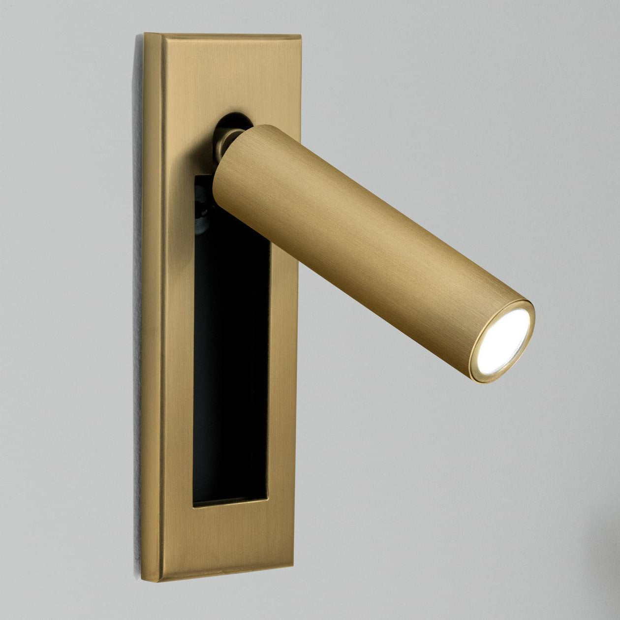 Space-Saving Flush Wall Light – Integrated LED, Adjustable – Bedside Reading